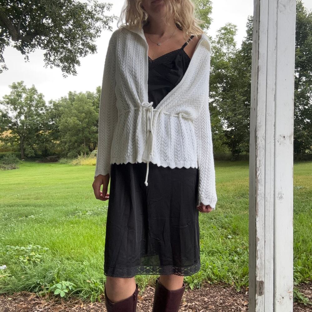 Vintage 70s Cuddle Knit White Tie Front Cardigan Scalloped Pointelle Boho M/L